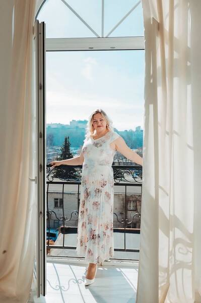 Enchanting Presence: Olena, 46 y.o. from Kharkiv, Ukraine — VeronikaLove