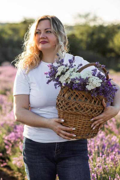 Enchanting Presence: Olena, 45 y.o. from Kharkiv, Ukraine — VeronikaLove