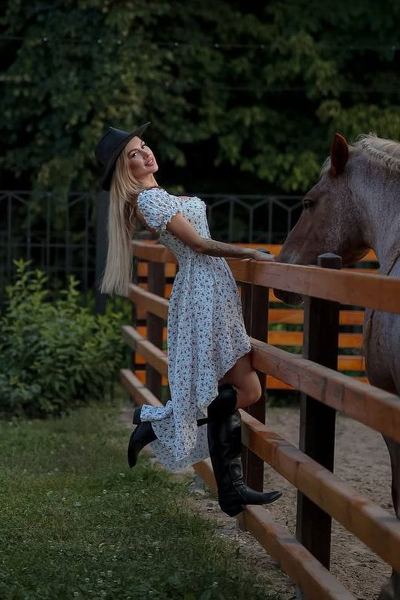 Magnetic Allure: Yana, 34 y.o. from Odesa, Ukraine — VeronikaLove