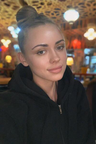 Timeless Elegance: Yulia, 35 y.o. from Kyiv, Ukraine — VeronikaLove