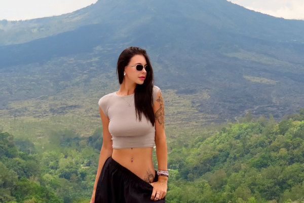 Enchanting Charisma: Alina, 22 y.o. from Berlin, Germany — VeronikaLove