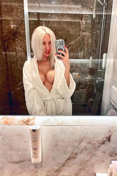 Captivating Beauty: Yuliia, 39 y.o. from Kyiv, Ukraine — VeronikaLove