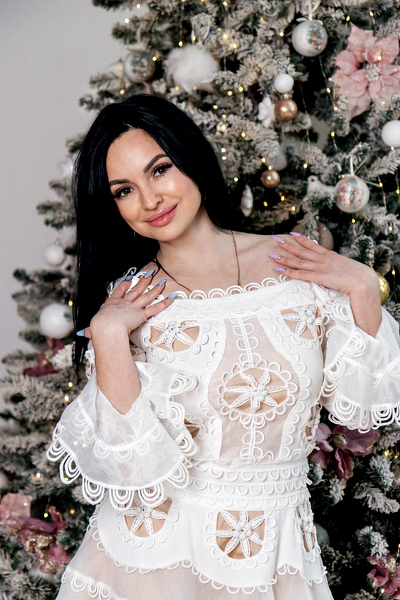 Magnetic Appeal: Olena, 39 y.o. from Kharkiv, Ukraine — VeronikaLove