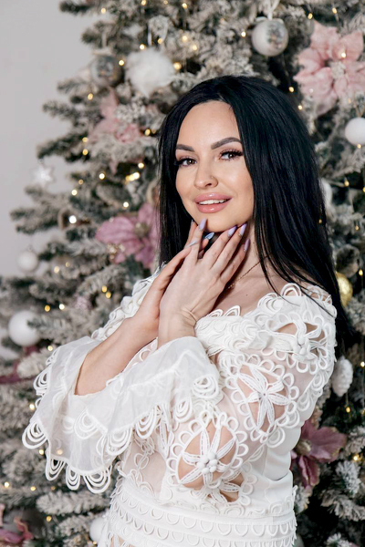 Magnetic Appeal: Olena, 39 y.o. from Kharkiv, Ukraine — VeronikaLove