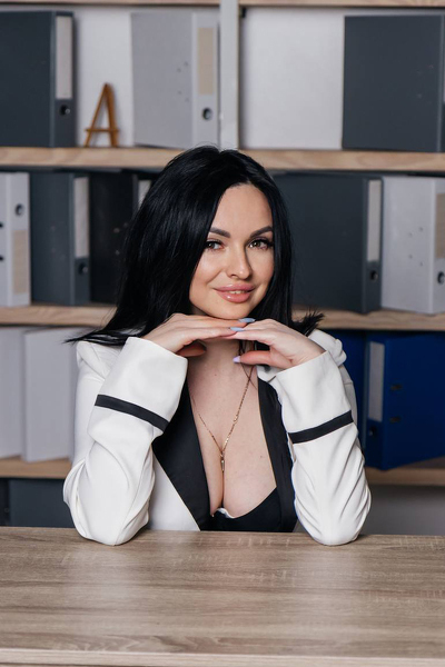 Magnetic Appeal: Olena, 39 y.o. from Kharkiv, Ukraine — VeronikaLove