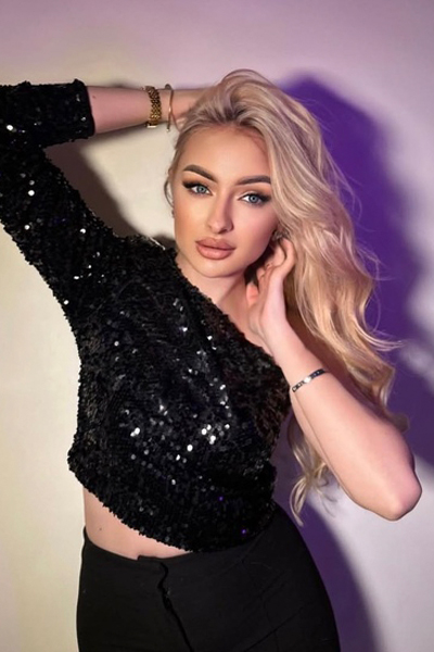 Enchanting Gaze: Darina, 24 y.o. from Dnipro, Ukraine — VeronikaLove