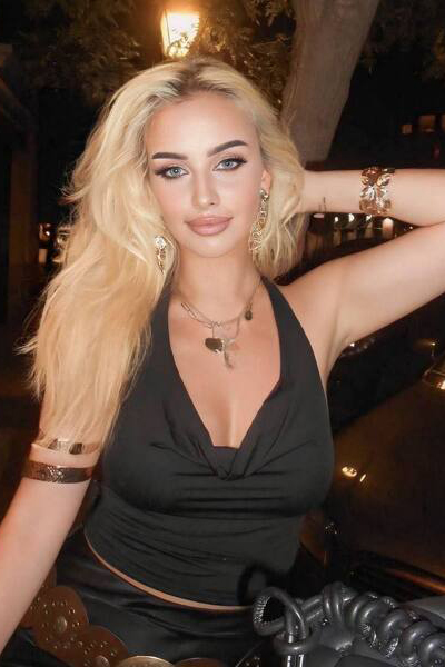 Elegant Anastasiia, 22 y.o. from Madrid, Spain with Blonde hair — VeronikaLove