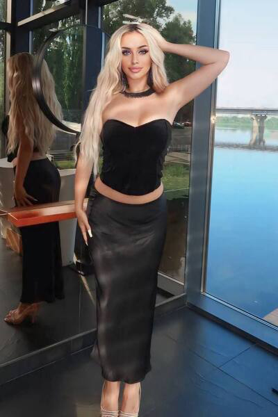 Elegant Anastasiia, 22 y.o. from Madrid, Spain with Blonde hair — VeronikaLove