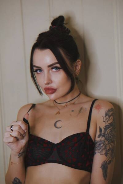 Mystical Allure: Ekaterina, 34 y.o. from Chernihiv, Ukraine — VeronikaLove