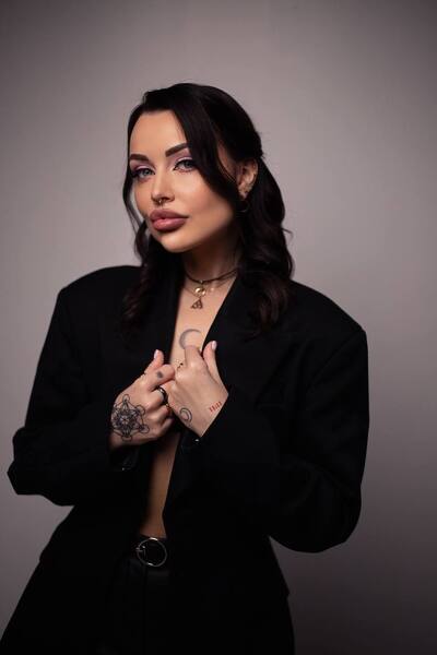 Mystical Allure: Ekaterina, 34 y.o. from Chernihiv, Ukraine — VeronikaLove