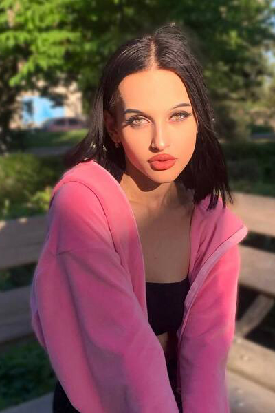 Glamorous Presence: Daryna, 20 y.o. from Mykolaiv, Ukraine — VeronikaLove