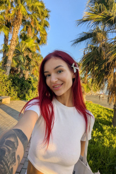 Alluring Olena, 32 y.o. from Dnipro, Ukraine with Red hair — VeronikaLove