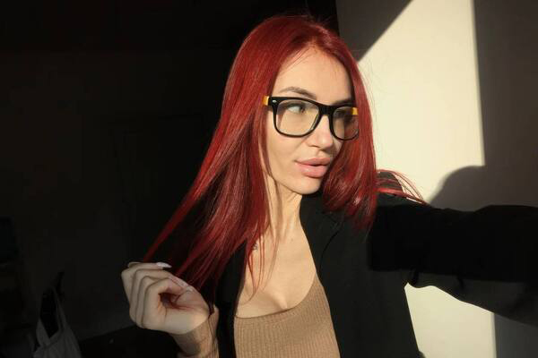 Alluring Olena, 32 y.o. from Dnipro, Ukraine with Red hair — VeronikaLove