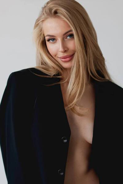 Magnetic Allure: Varvara, 20 y.o. from Krakow, Poland — VeronikaLove