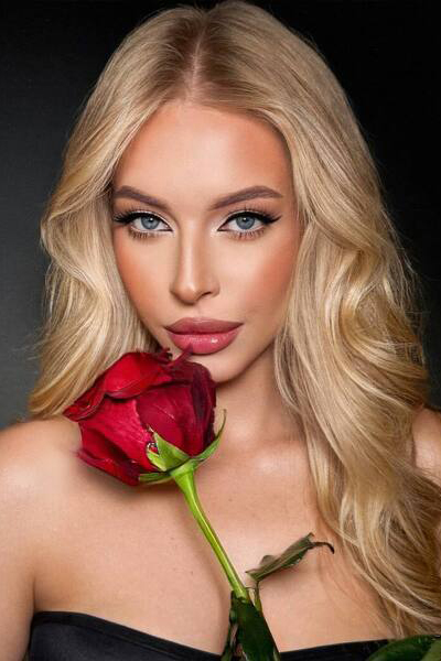 Magnetic Allure: Varvara, 20 y.o. from Krakow, Poland — VeronikaLove