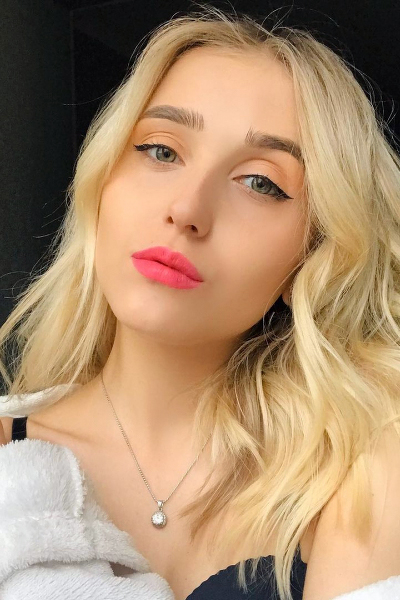 Timeless Elegance: Anastasiya, 25 y.o. from Kyiv, Ukraine — VeronikaLove