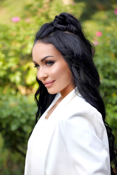 Serene Kateryna, 35 y.o. from Kharkiv, Ukraine with Black hair — VeronikaLove
