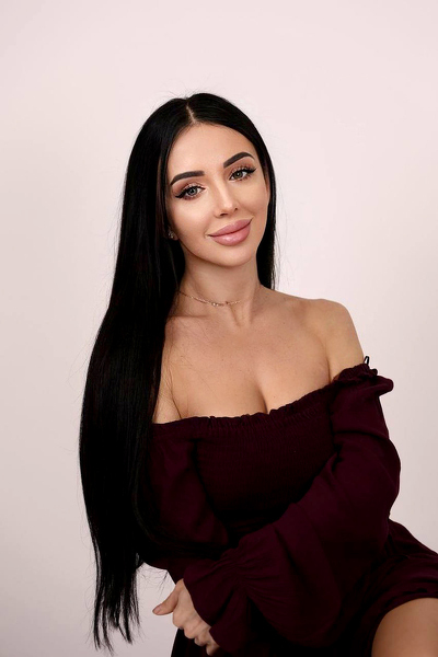 Alluring Nataliya, 42 y.o. from Odesa, Ukraine with Black hair — VeronikaLove