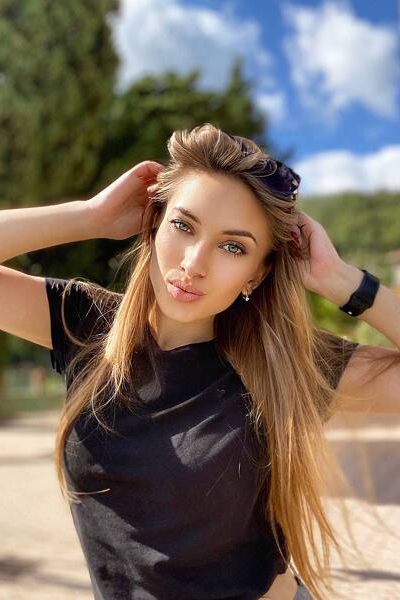 Divine Radiance: Zhanna, 32 y.o. from Genoa, Italy — VeronikaLove