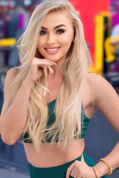 Enchanting Presence: Anna, 35 y.o. from Chisinau, Moldova — VeronikaLove