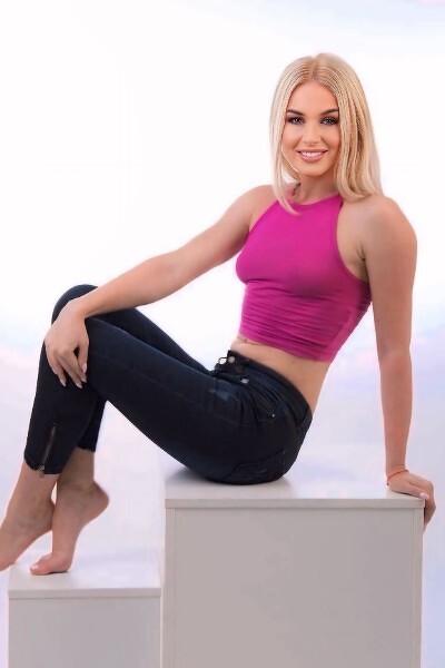 Enchanting Presence: Anna, 35 y.o. from Chisinau, Moldova — VeronikaLove