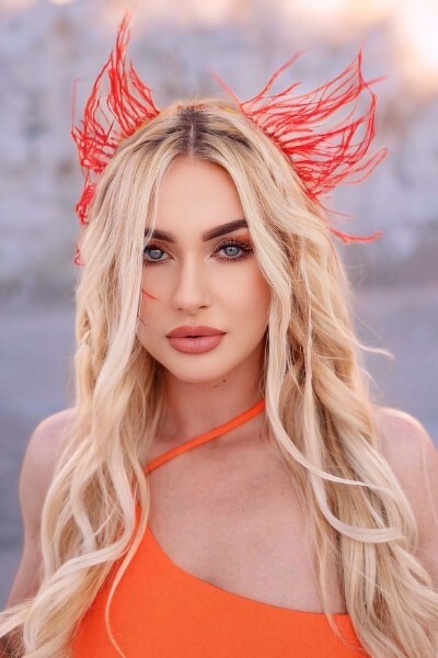 Enchanting Presence: Anna, 35 y.o. from Chisinau, Moldova — VeronikaLove