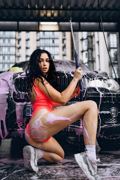 Whimsical Anna, 28 y.o. from Dnipro, Ukraine with Black hair — VeronikaLove