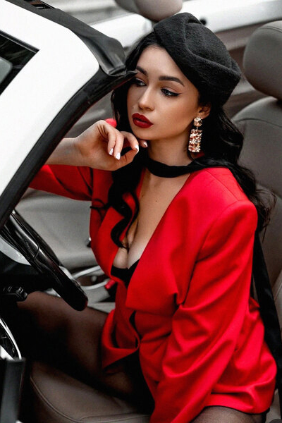 Whimsical Anna, 28 y.o. from Dnipro, Ukraine with Black hair — VeronikaLove