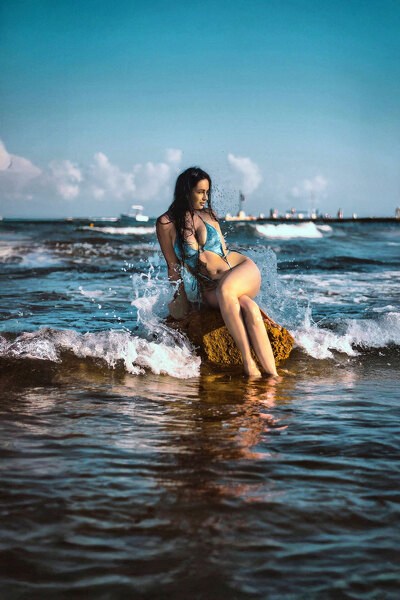 Whimsical Anna, 28 y.o. from Dnipro, Ukraine with Black hair — VeronikaLove