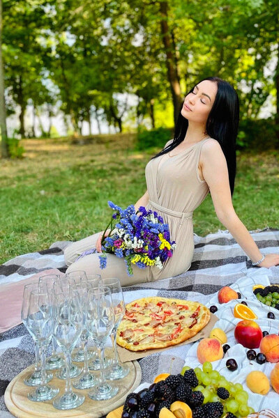 Whimsical Anna, 28 y.o. from Dnipro, Ukraine with Black hair — VeronikaLove
