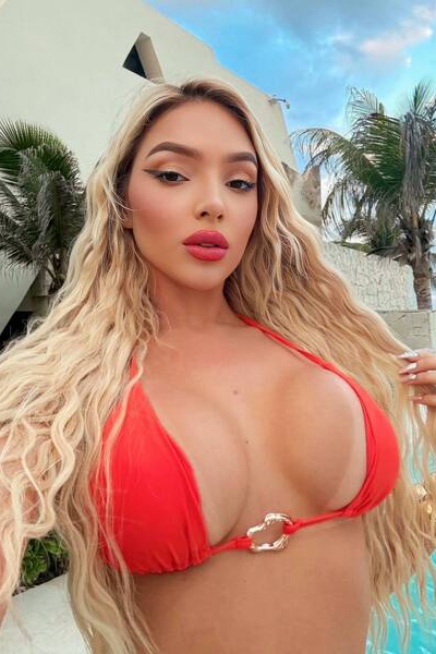 Alluring Laisla Caroline, 22 y.o. from California, United States with Blonde hair — VeronikaLove