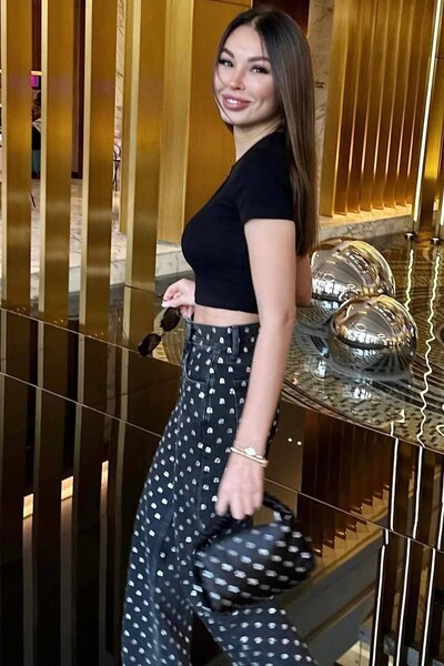 Captivating Elegance: Alena, 38 y.o. from Kyiv, Ukraine — VeronikaLove