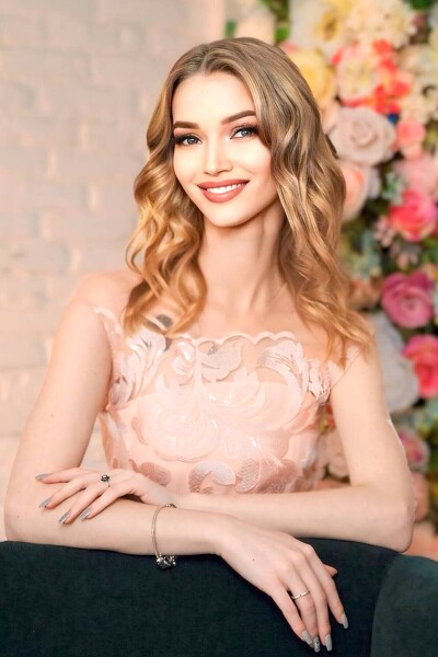 Timeless Elegance: Marianna, 22 y.o. from Dnipro, Ukraine — VeronikaLove
