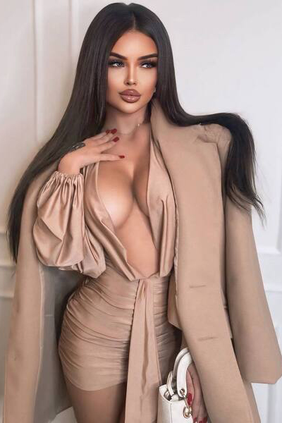 Magnetic Allure: Aleksandra, 31 y.o. from Krakow, Poland — VeronikaLove