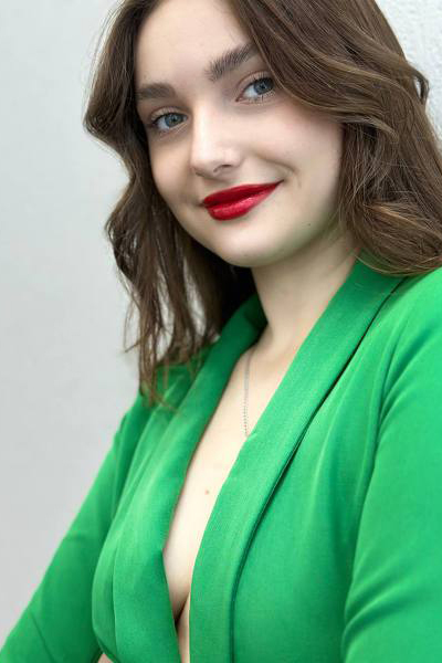 Elegant Yana, 22 y.o. from Ivano-Frankivsk, Ukraine with Brown hair — VeronikaLove