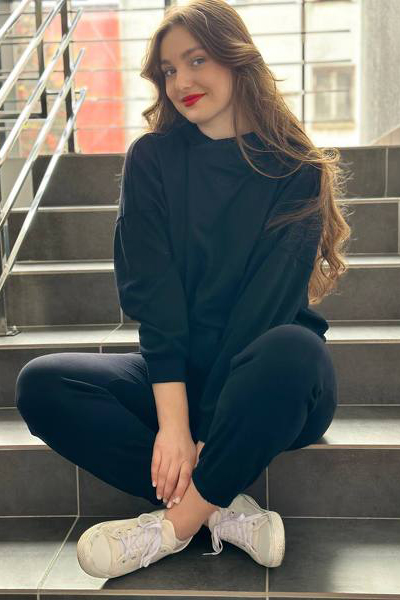 Elegant Yana, 22 y.o. from Ivano-Frankivsk, Ukraine with Brown hair — VeronikaLove