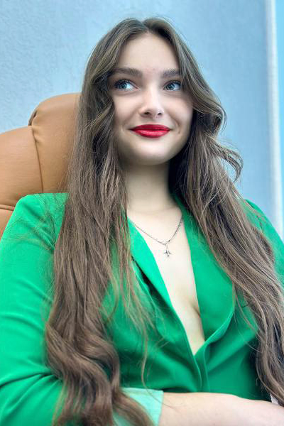 Elegant Yana, 22 y.o. from Ivano-Frankivsk, Ukraine with Brown hair — VeronikaLove