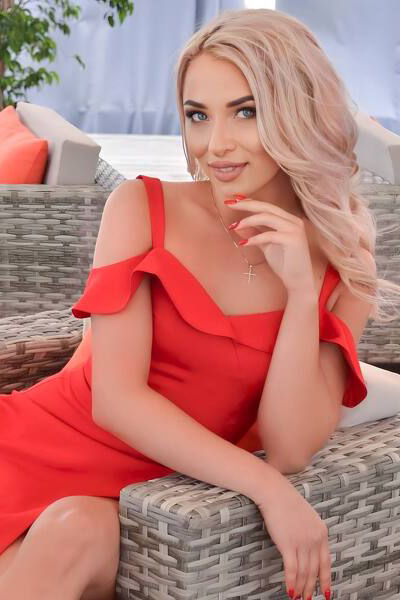 Graceful Radiance: Anna, 30 y.o. from Dnipro, Ukraine — VeronikaLove