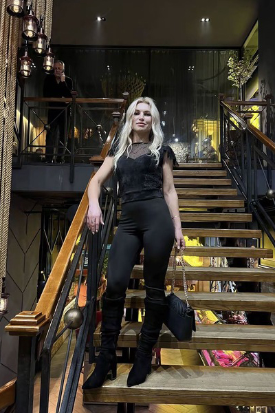 Ethereal Charm: Viktoria, 40 y.o. from Odesa, Ukraine — VeronikaLove