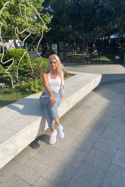 Ethereal Charm: Viktoria, 40 y.o. from Odesa, Ukraine — VeronikaLove