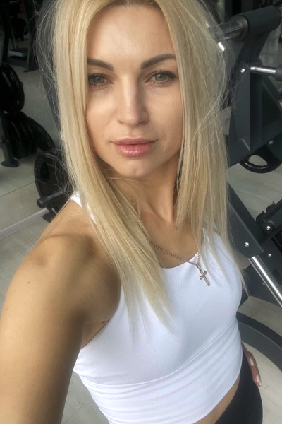 Ethereal Charm: Viktoria, 40 y.o. from Odesa, Ukraine — VeronikaLove