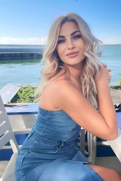 Ethereal Charm: Viktoria, 40 y.o. from Odesa, Ukraine — VeronikaLove