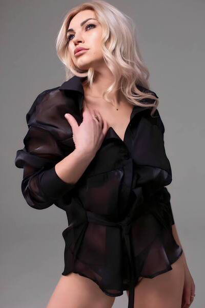 Ethereal Charm: Viktoria, 40 y.o. from Odesa, Ukraine — VeronikaLove