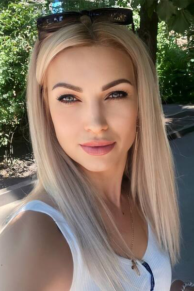 Ethereal Charm: Viktoria, 40 y.o. from Odesa, Ukraine — VeronikaLove