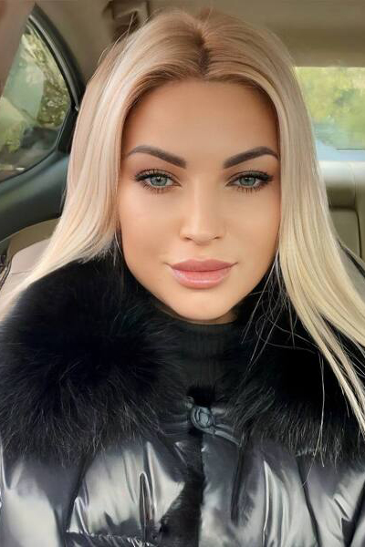 Ethereal Charm: Viktoria, 40 y.o. from Odesa, Ukraine — VeronikaLove