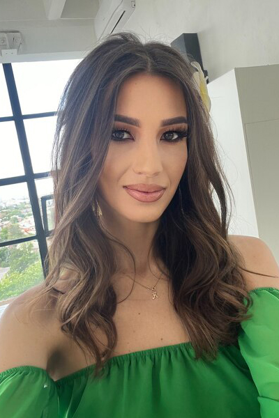 Vibrant Ekaterina, 33 y.o. from Kharkiv, Ukraine with Chestnut hair — VeronikaLove