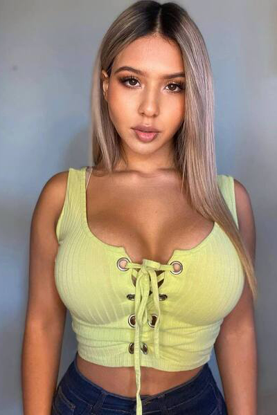 Enchanting Juliette Paulette, 28 y.o. from Kansas, United States with Brown hair — VeronikaLove