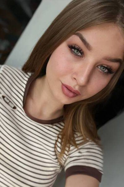 Captivating Elegance: Aleksandra, 22 y.o. from Mykolaiv, Ukraine — VeronikaLove