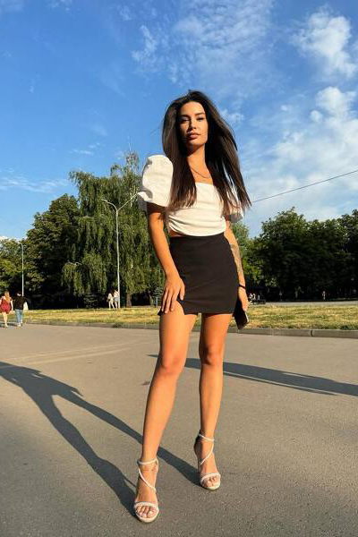 Alluring Presence: Anzhelika, 28 y.o. from Kharkiv, Ukraine — VeronikaLove