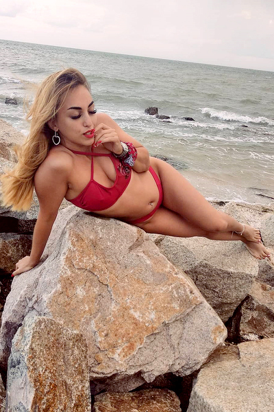 Captivating Beauty: Anna, 35 y.o. from Dnipro, Ukraine — VeronikaLove